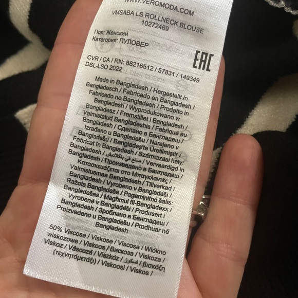 Oversized Turtleneck sweater - Picture 6 of 7